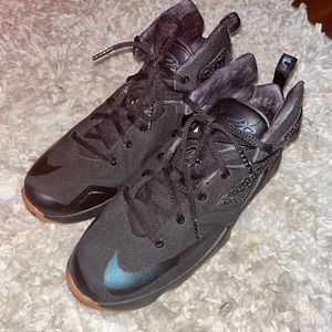 LeBron 13 'Black Lion' big kids Unisex